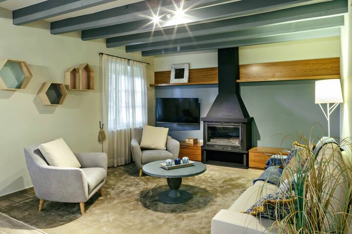 La Masia_Rural house with fireplace gallery image 3