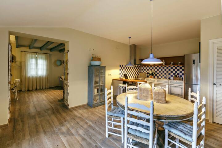 La Masia_Rural house with fireplace gallery image 4