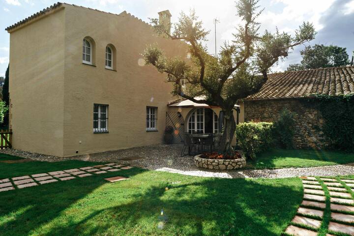 La Masia_Rural house with fireplace gallery image 2