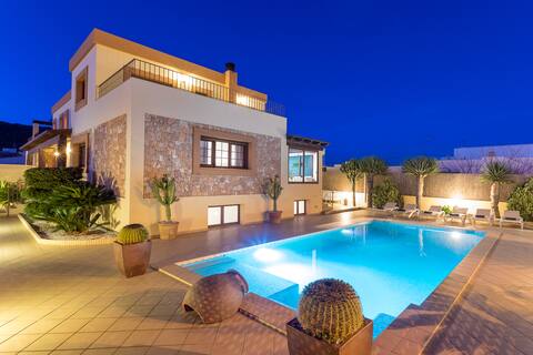 Villa in Ibiza Town, sleeps 16 - Villa Campo Sol