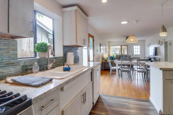 Better Together! Mermaid Cove And Tritons Castle! gallery image 4