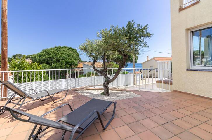 vinya farella 2 – ground floor with terrace, wifi, gallery image 3