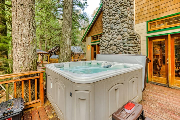 Historic 3br Riverfront Dog Friendly | Hot Tub - Oregon