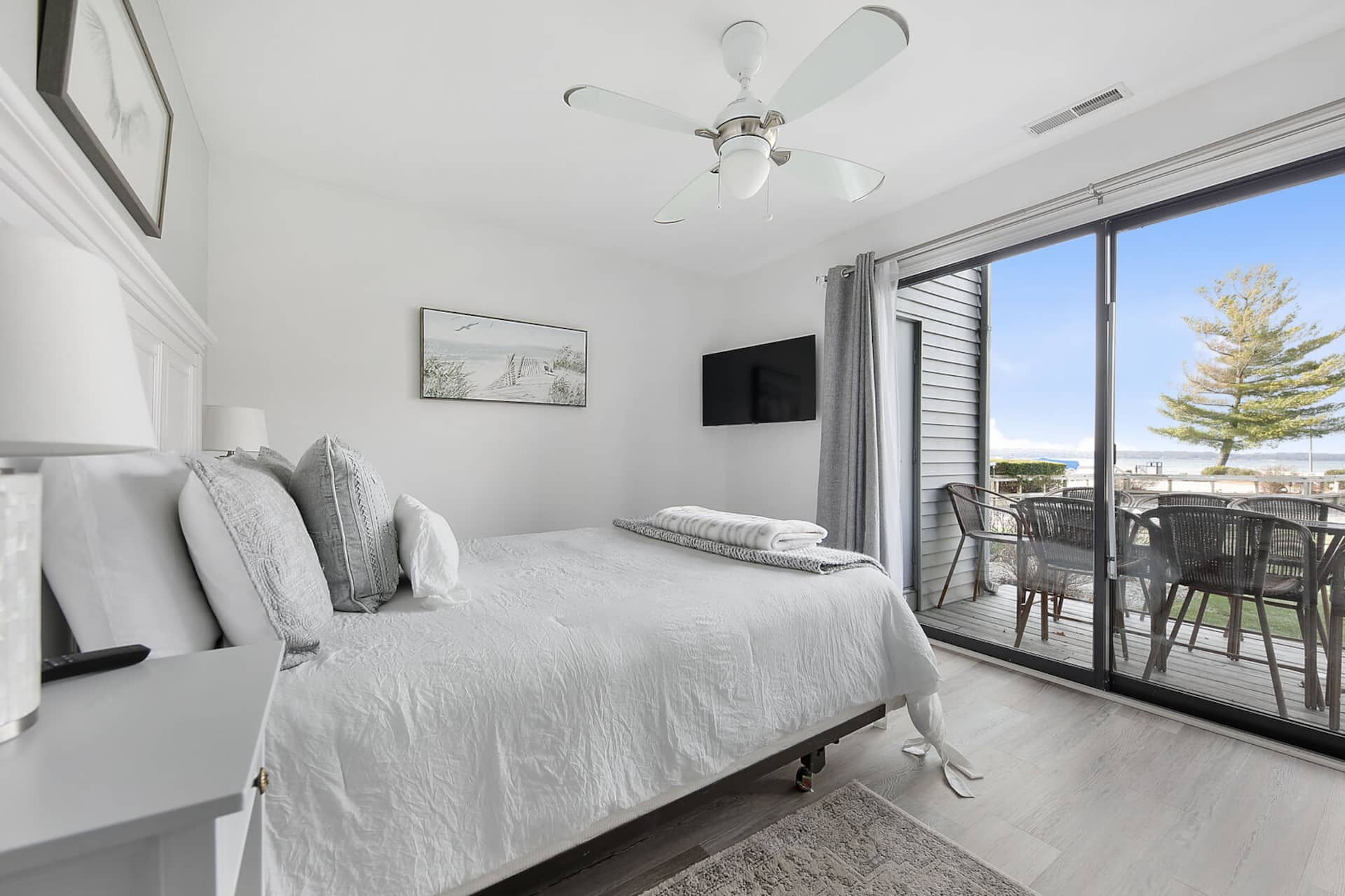 Gorgeous 2 Bedroom Lake View Condo — foto 2