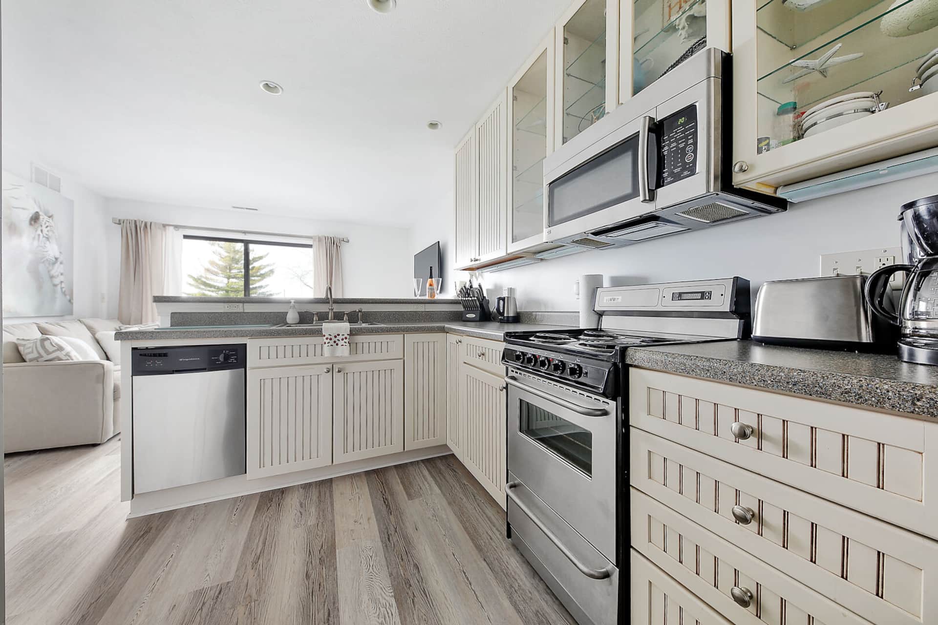 Gorgeous 2 Bedroom Lake View Condo — foto 4