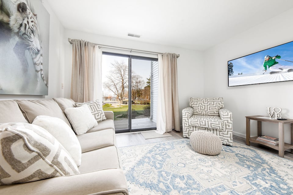 Gorgeous 2 Bedroom Lake View Condo — foto 1