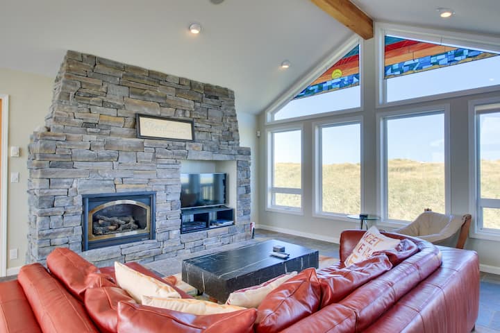 3br Oceanfront | Fireplace | Balcony - Waldport, OR