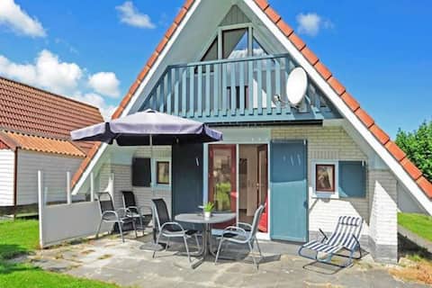 Successful Airbnb property: Modern Holiday home at a typical dutch canal, clos in Oostmahorn