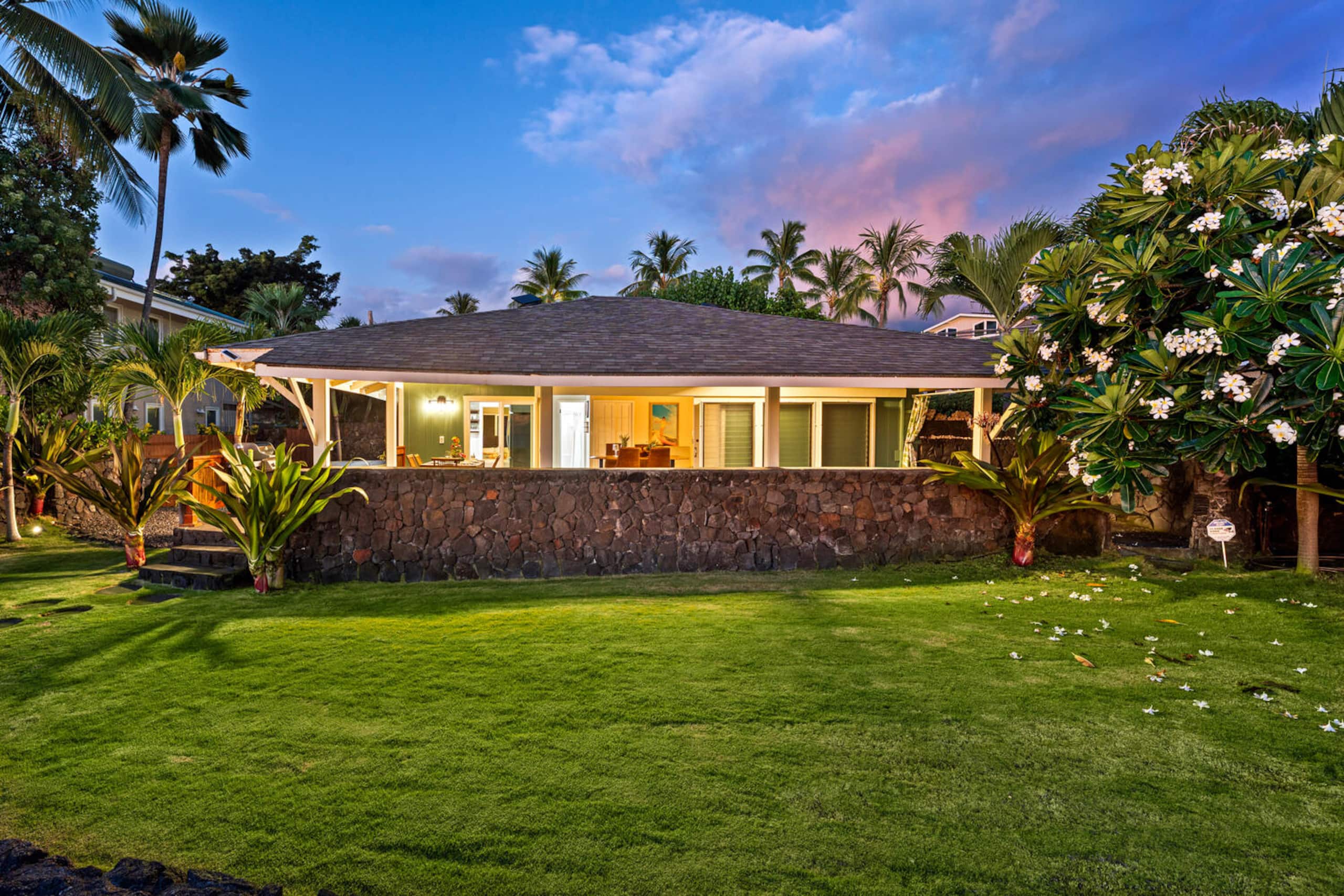 Home in Kailua-Kona · ★4.69 · 3 bedrooms · 4 beds · 2 baths - Image 41