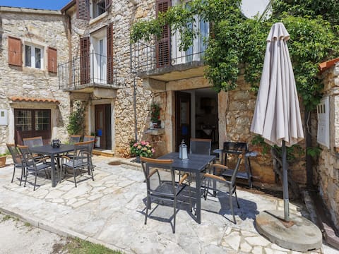 Top Airbnb: Erika by Interhome in Kukci
