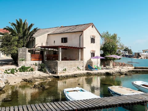 Successful Airbnb property: Delfar by Interhome in Nerezine