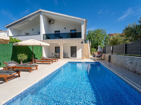 Domagoj by Interhome