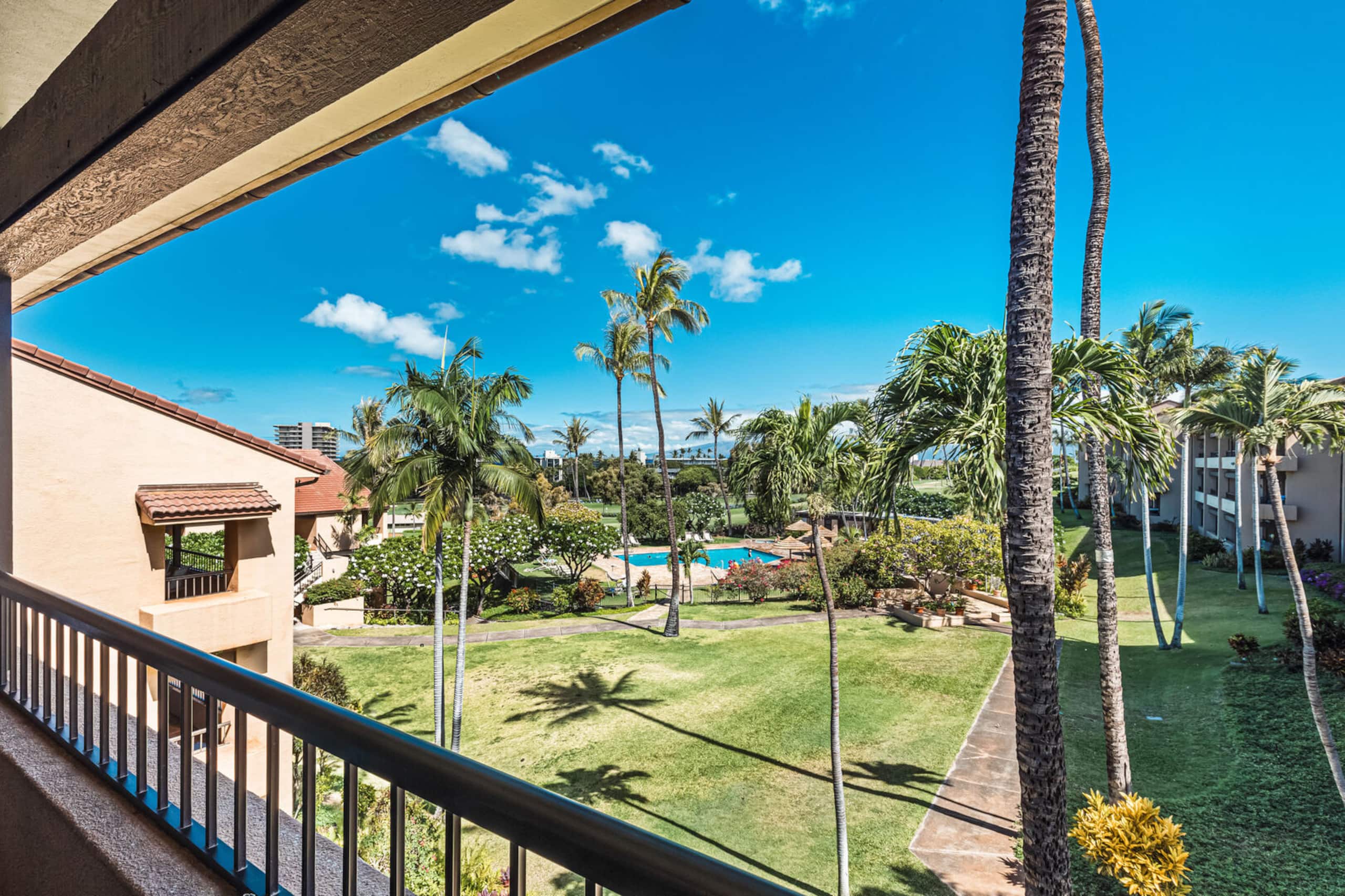 Condo in Lahaina · ★4.72 · 2 bedrooms · 3 beds · 2 baths - Image 4