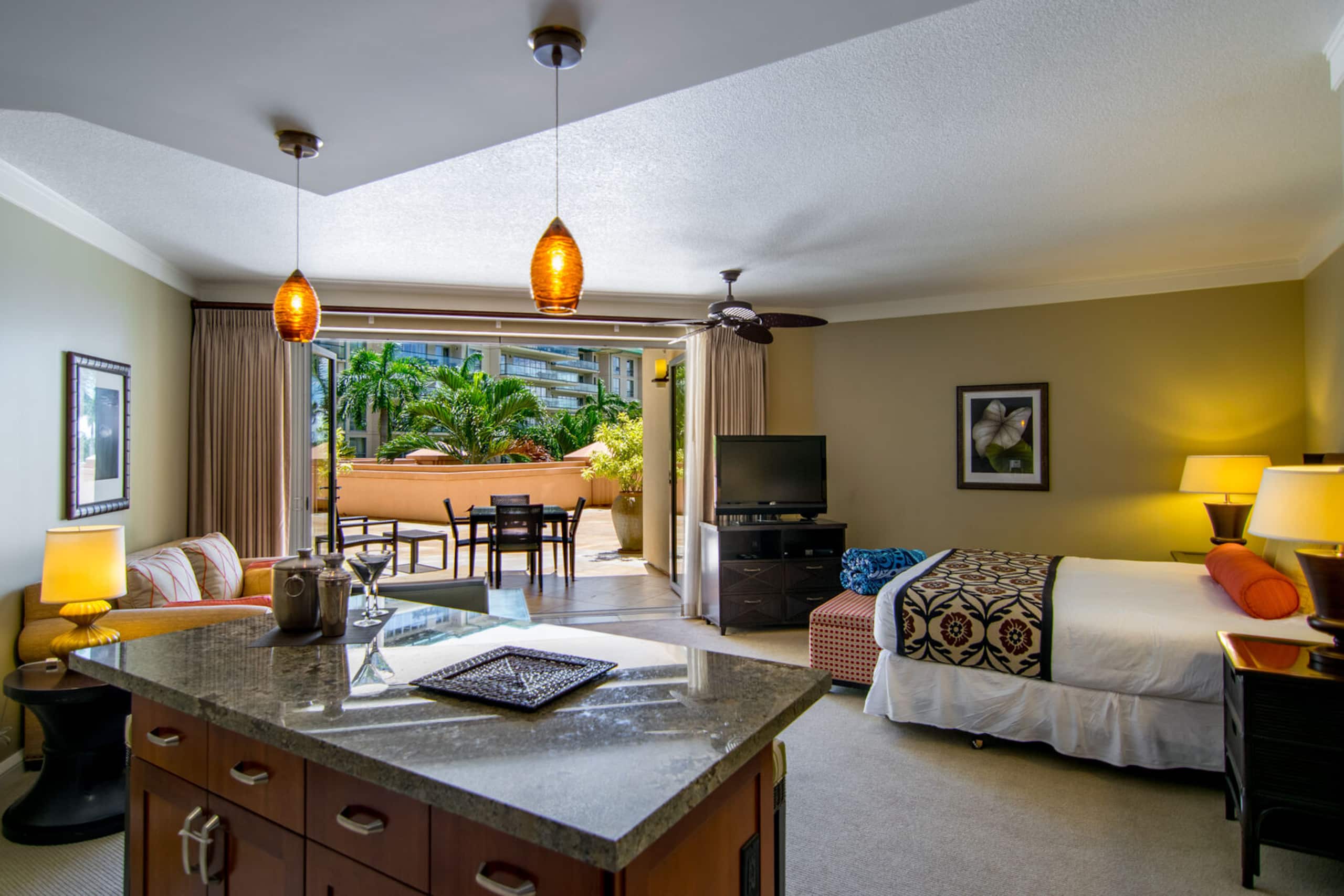 Condo in Lahaina · ★4.85 · Studio · 2 beds · 1 bath - Image 10