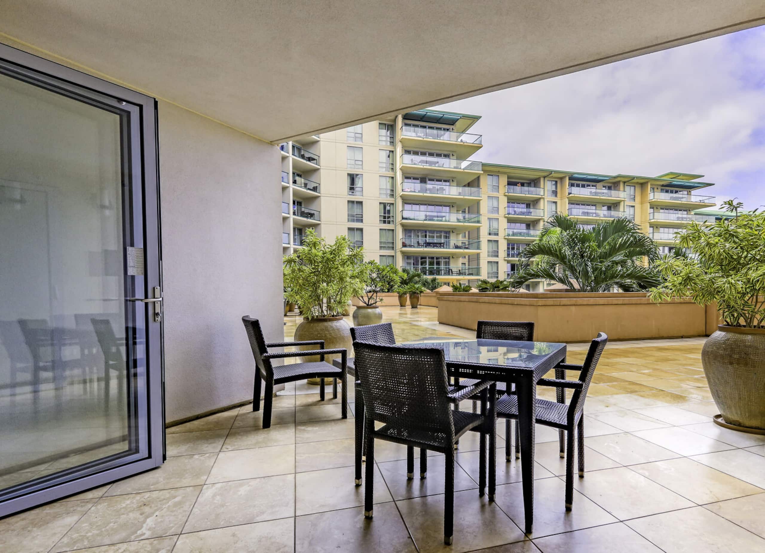 Condo in Lahaina · ★4.85 · Studio · 2 beds · 1 bath - Image 5
