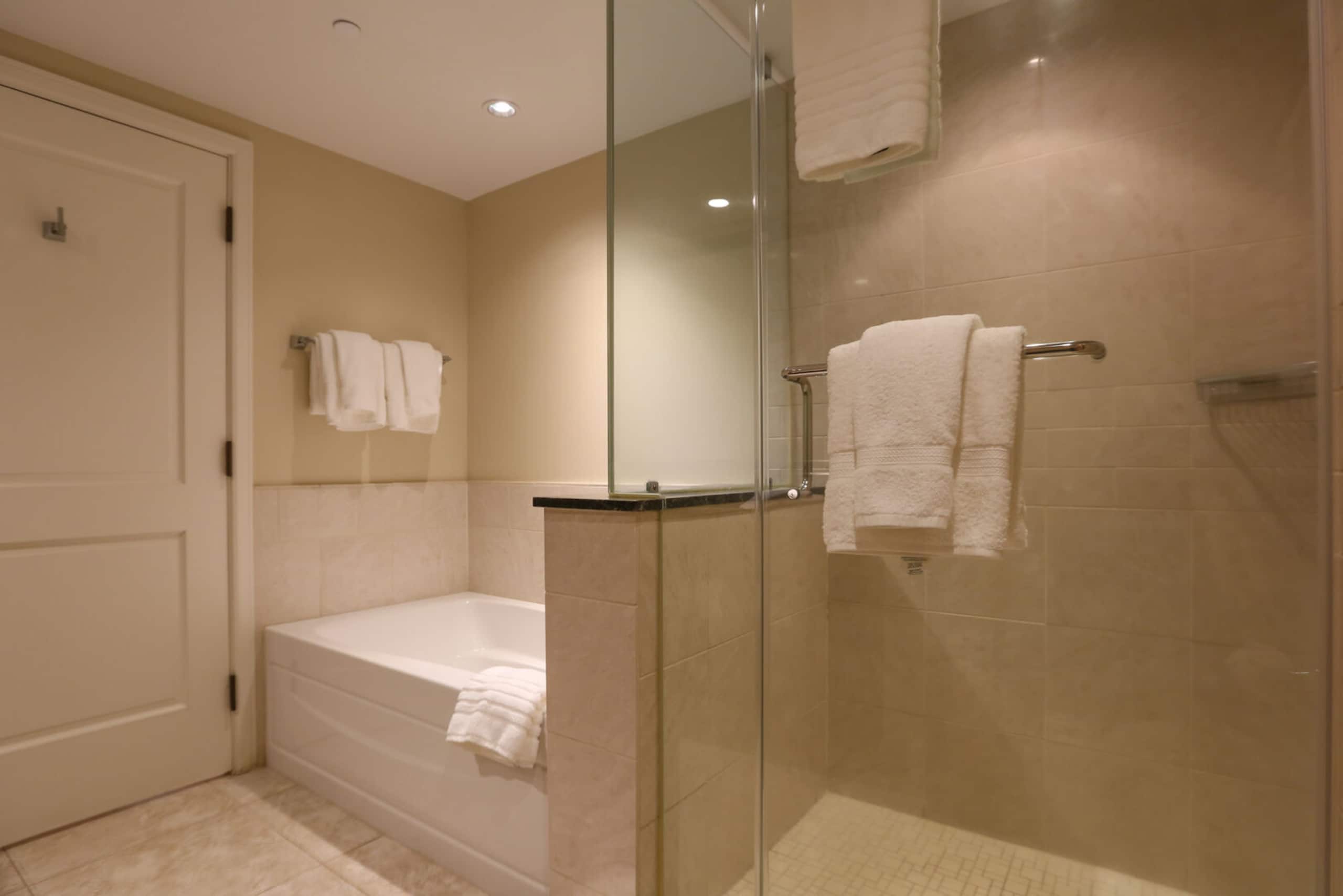 Condo in Lahaina · ★4.85 · Studio · 2 beds · 1 bath - Image 21