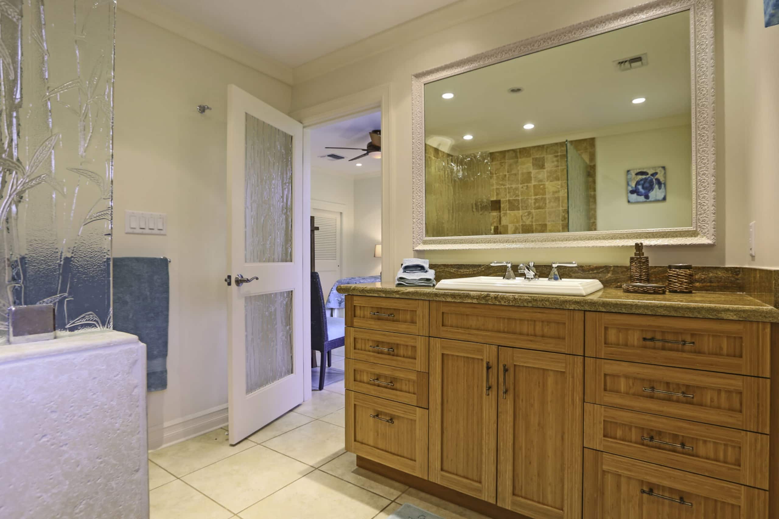 Condo in Lahaina · ★4.8 · 1 bedroom · 2 beds · 2 private baths - Image 16