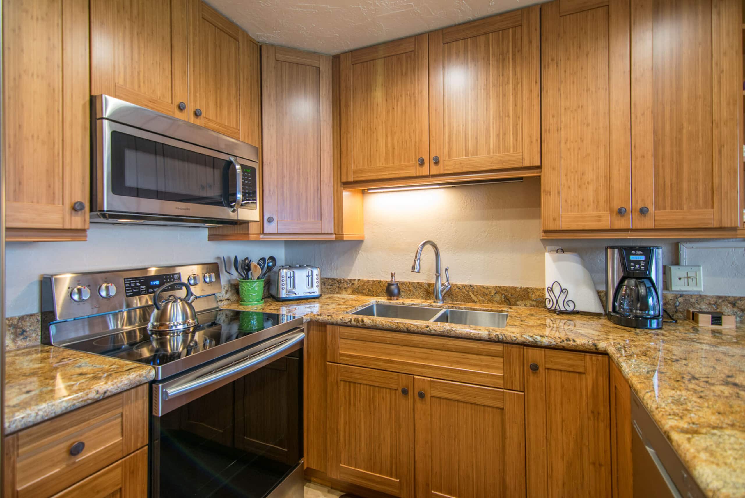 Condo in Lahaina · ★4.68 · 3 bedrooms · 5 beds · 2 baths - Image 8
