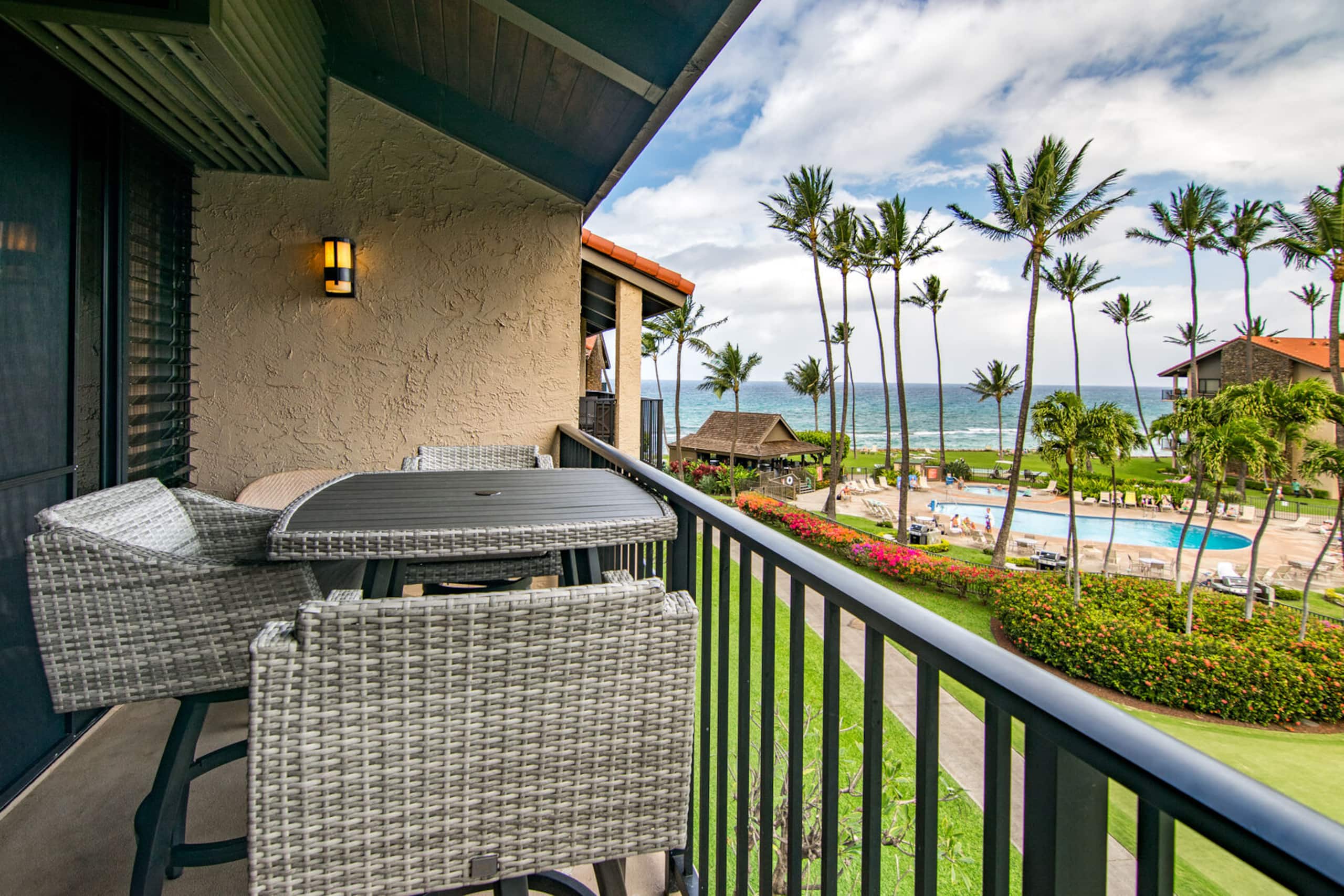 Condo in Lahaina · ★4.68 · 3 bedrooms · 5 beds · 2 baths - Image 3