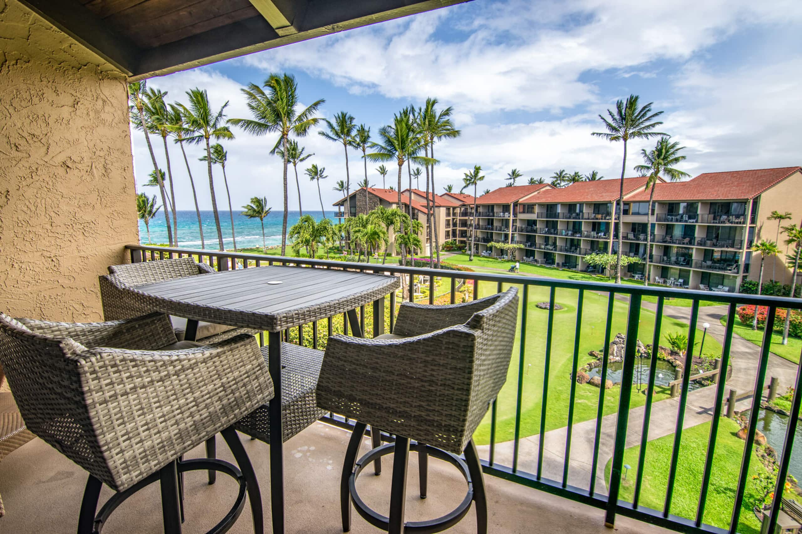 Condo in Lahaina · ★4.68 · 3 bedrooms · 5 beds · 2 baths - Image 1