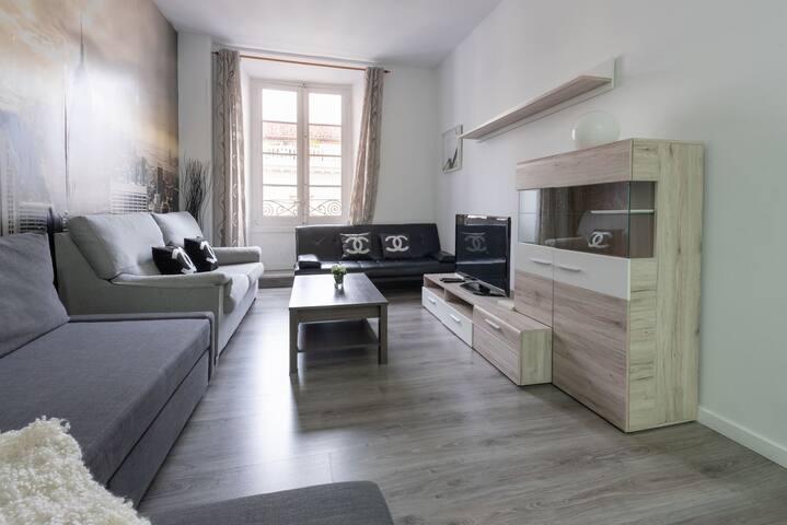 Downtown Amazing Apartment Puerta del Sol | A021 gallery image 4