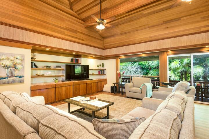 Tropical 5BR Anini Beach | Patio | W/D gallery image 2