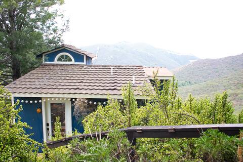 Mountain House With Hottub and View