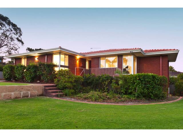 All Seasons—Coastal Charm Steps to Beach & Town