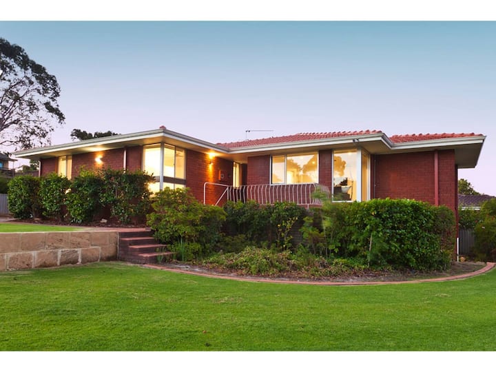 All Seasons Coastal Charm Steps To Beach And Town - Dunsborough