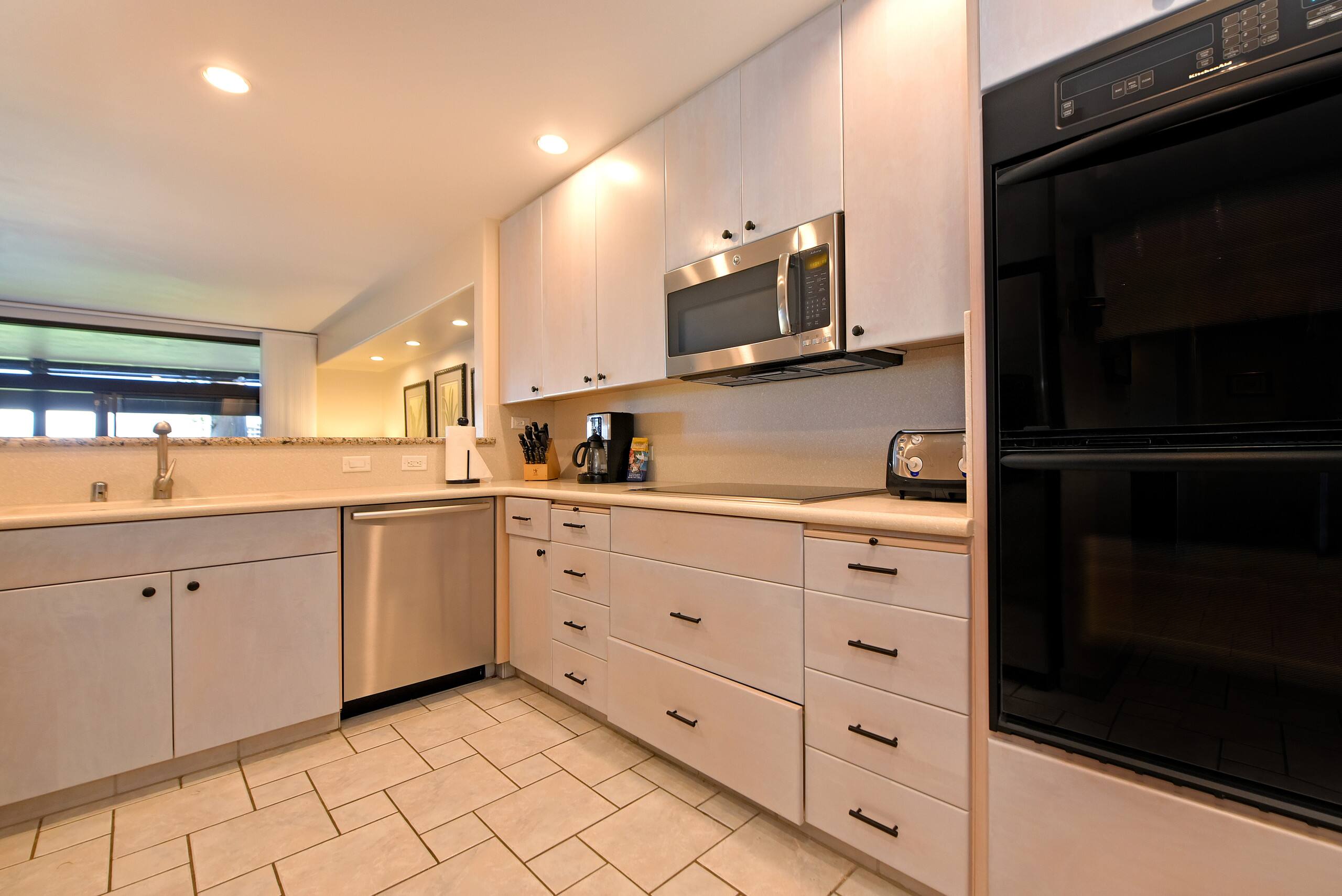 Condo in Lahaina · ★4.79 · 2 bedrooms · 3 beds · 2 baths - Image 9
