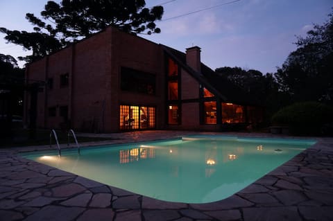 Casa Familia Vivern · Pool, Barbecue & Art