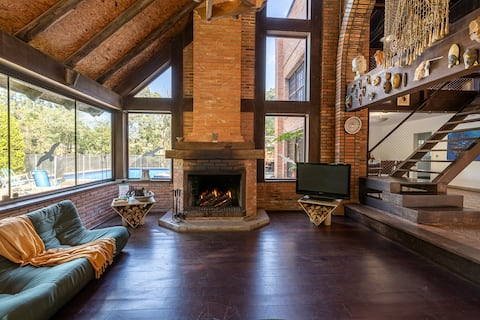 Casa Familia Vivern · Pool, Barbecue & Art