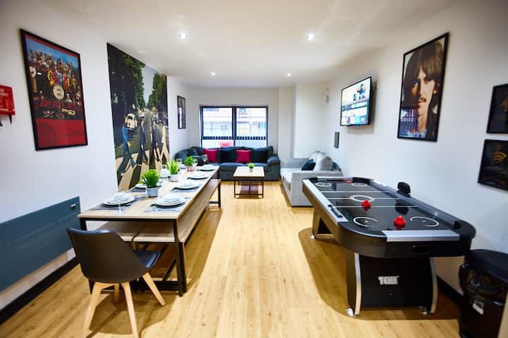 Harrison Suite, Sleeps 14 - Liverpool