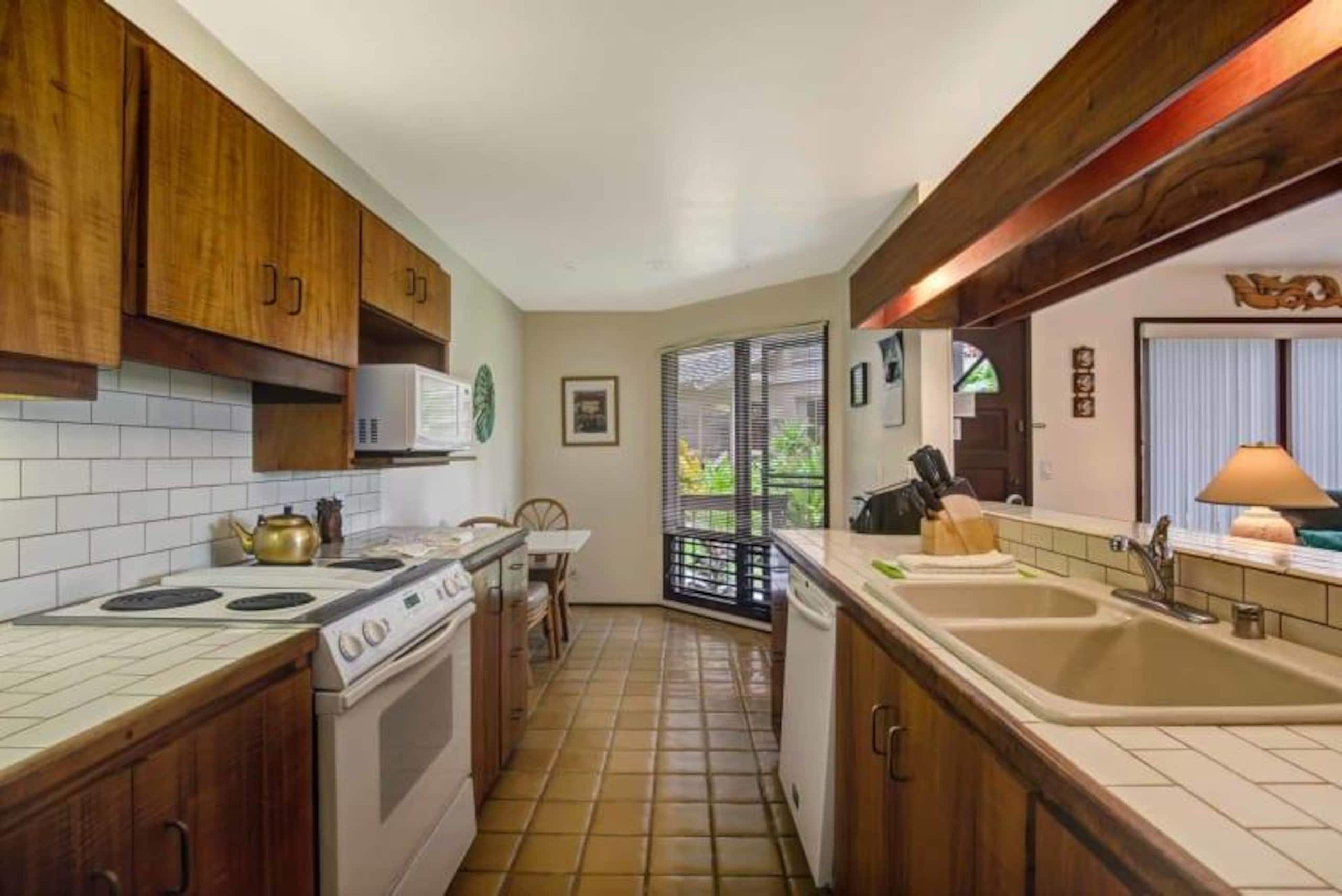 Condo in KAILUA-KONA · ★4.14 · 1 bedroom · 1 bed · 2 baths - Image 2