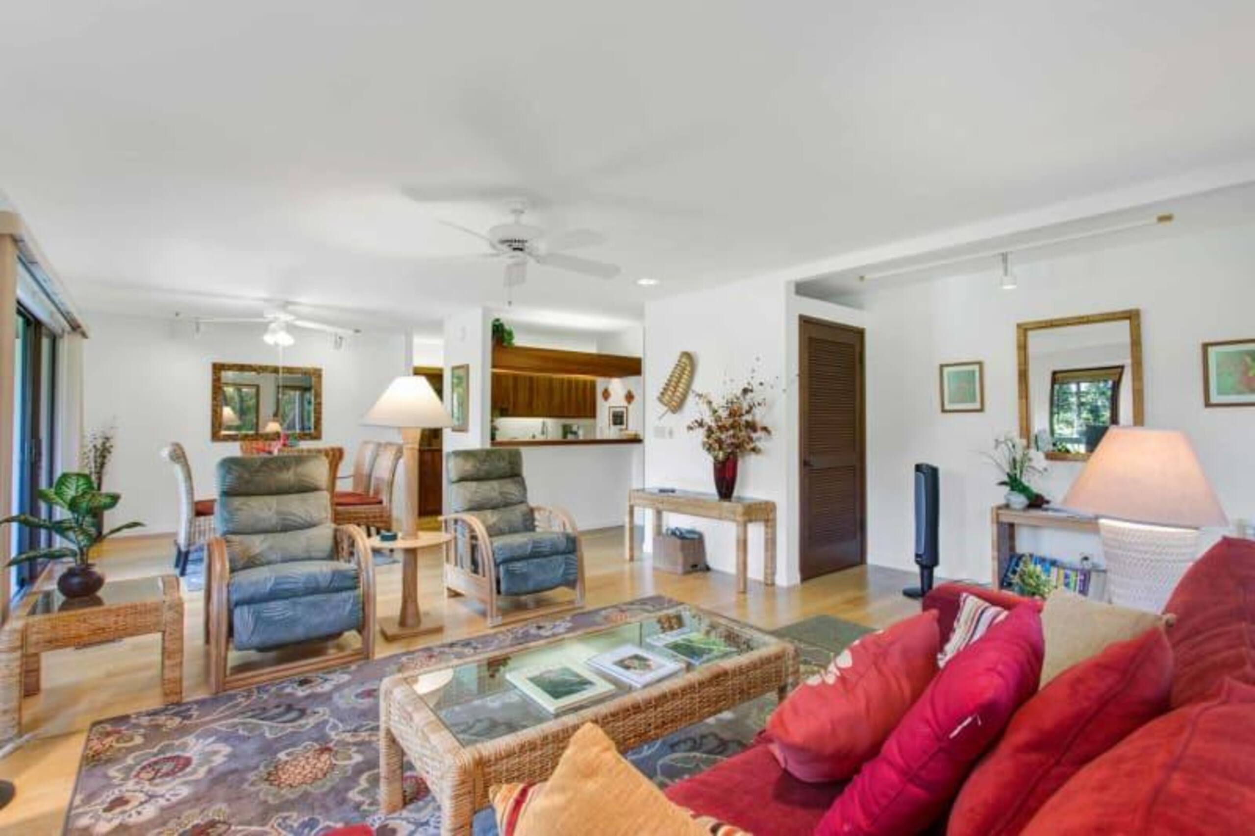 Condo in KAILUA-KONA · ★4.33 · 2 bedrooms · 3 beds · 2 baths - Image 11