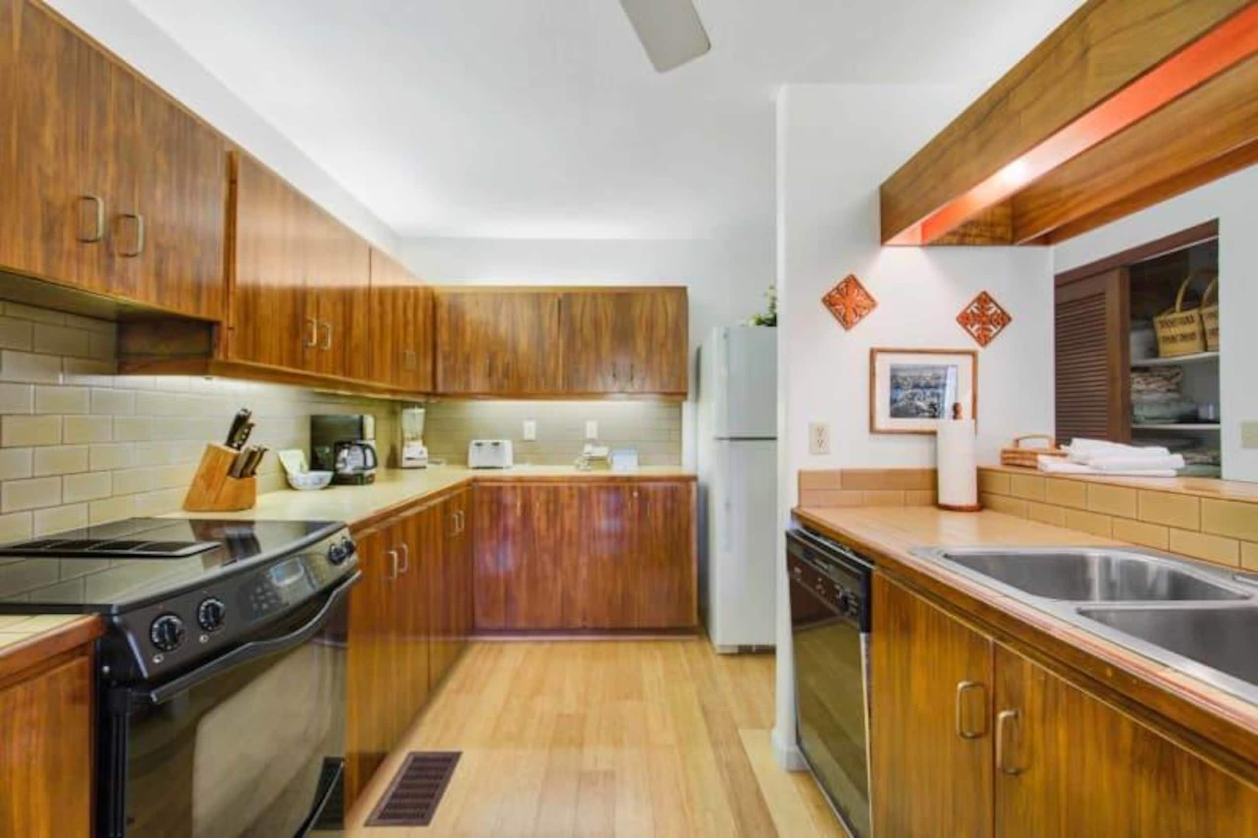 Condo in KAILUA-KONA · ★4.33 · 2 bedrooms · 3 beds · 2 baths - Image 2