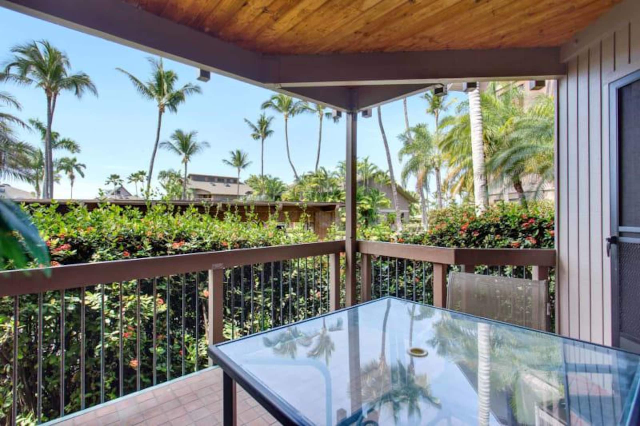 Condo in KAILUA-KONA · ★4.33 · 2 bedrooms · 3 beds · 2 baths - Image 1