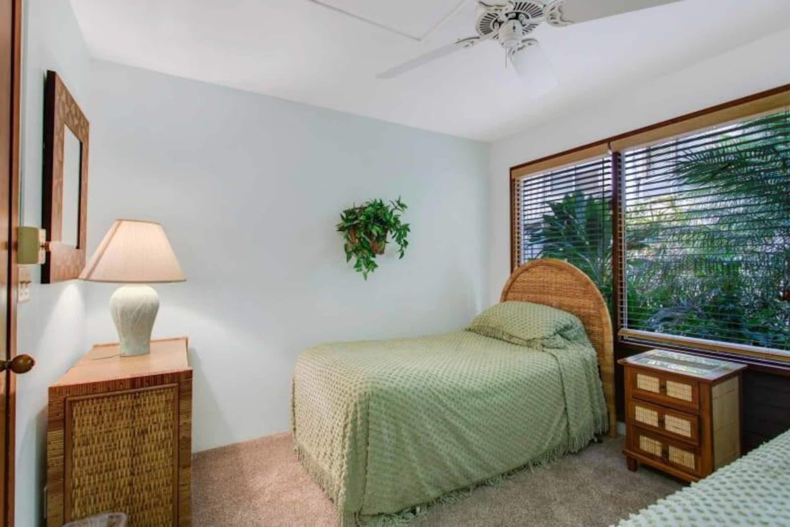 Condo in KAILUA-KONA · ★4.33 · 2 bedrooms · 3 beds · 2 baths - Image 17