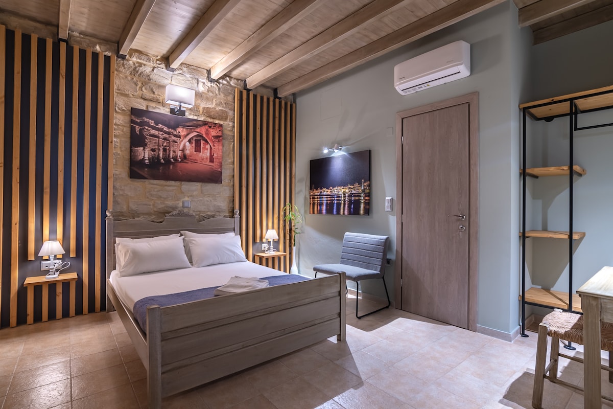 Dvojlôžková spálňa zrekonštruovanej vily, 12 osôb, detský bazén, malebná dedina, Rethymno