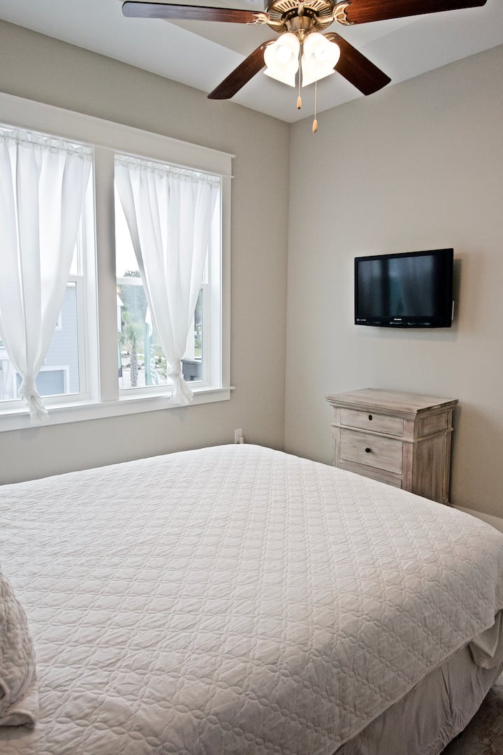 Телевизори в двете спални