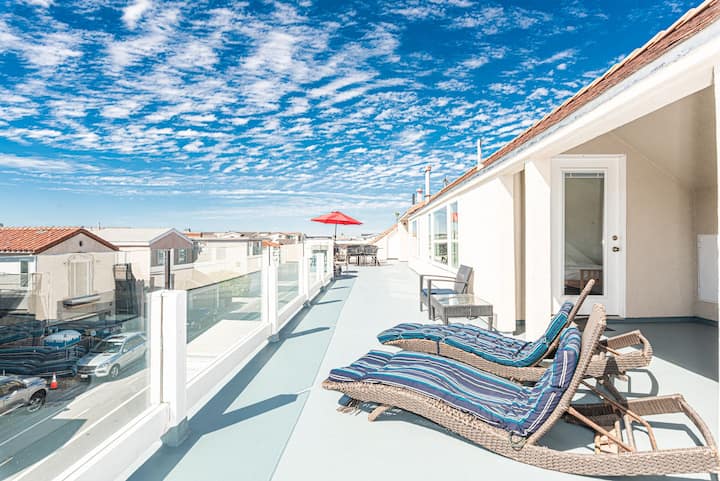 Ocean View Corner Unit W/ Rooftop Deck - 1 House To Beach - Sleeps 13 - Orange County, CA