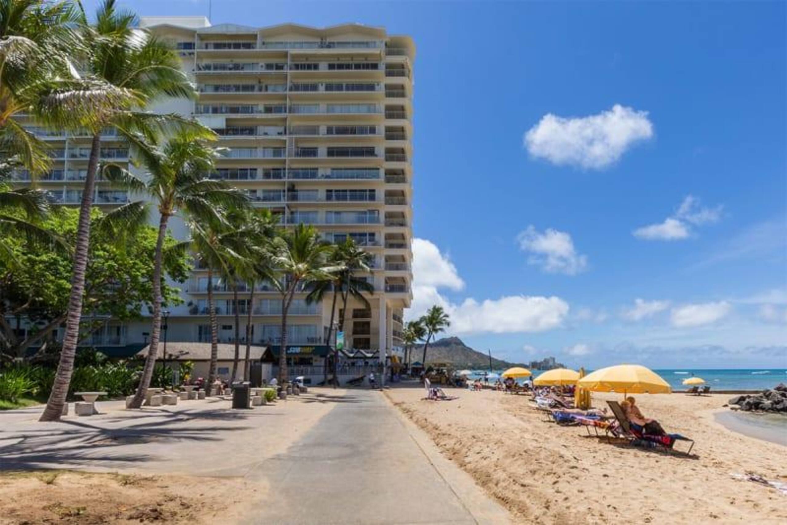 Condo in Honolulu · ★4.6 · Studio · 1 bed · 1 private bath - Image 23