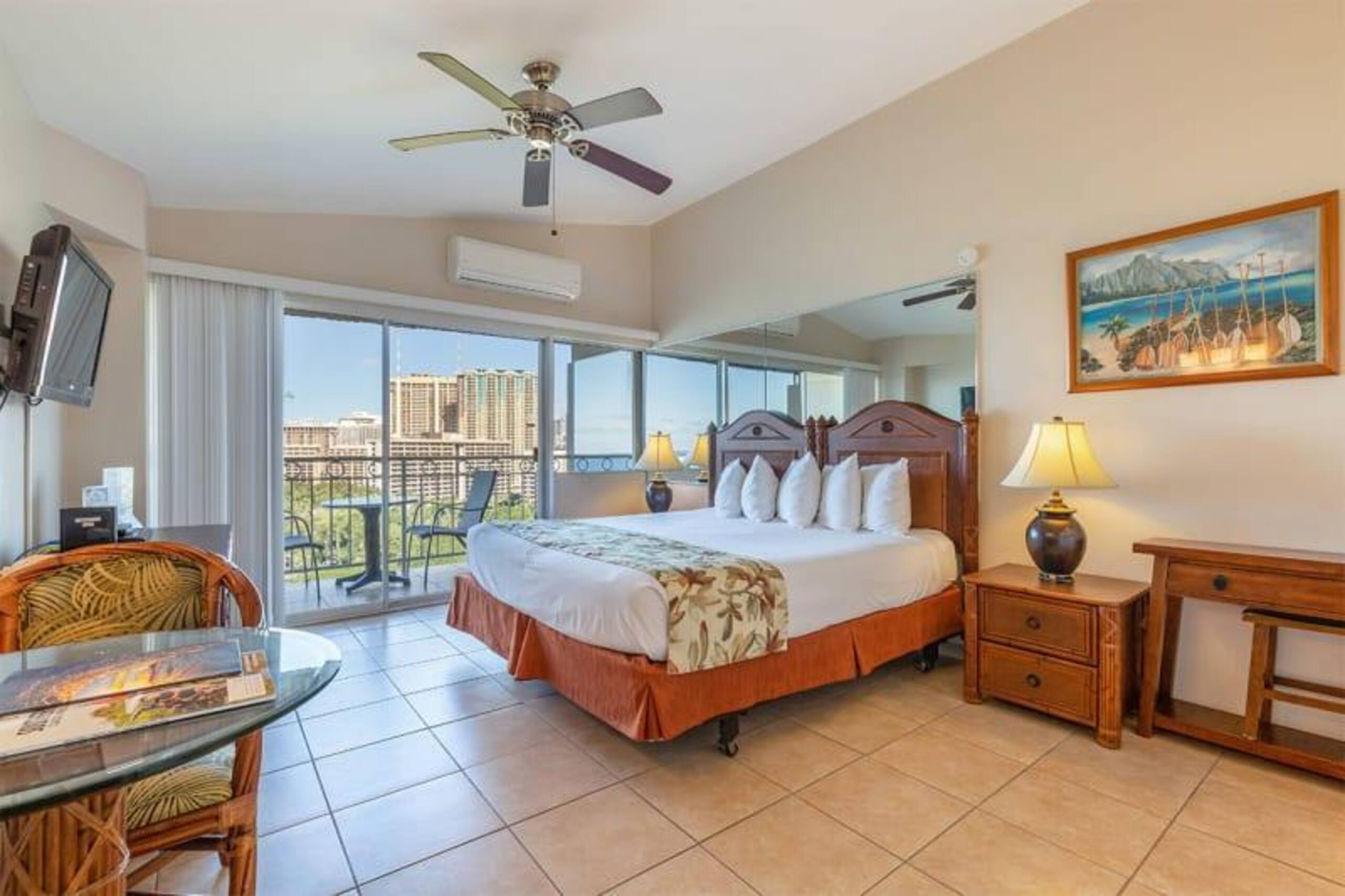 Condo in Honolulu · ★4.6 · Studio · 1 bed · 1 private bath - Image 3