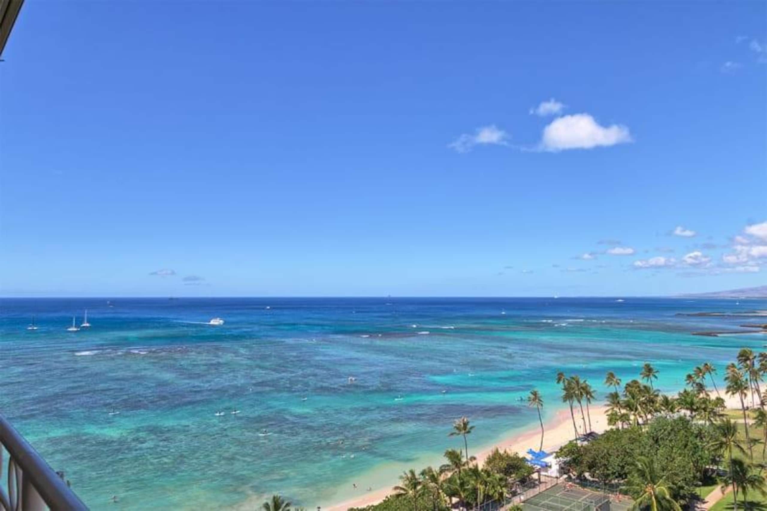Condo in Honolulu · ★4.6 · Studio · 1 bed · 1 private bath - Image 21