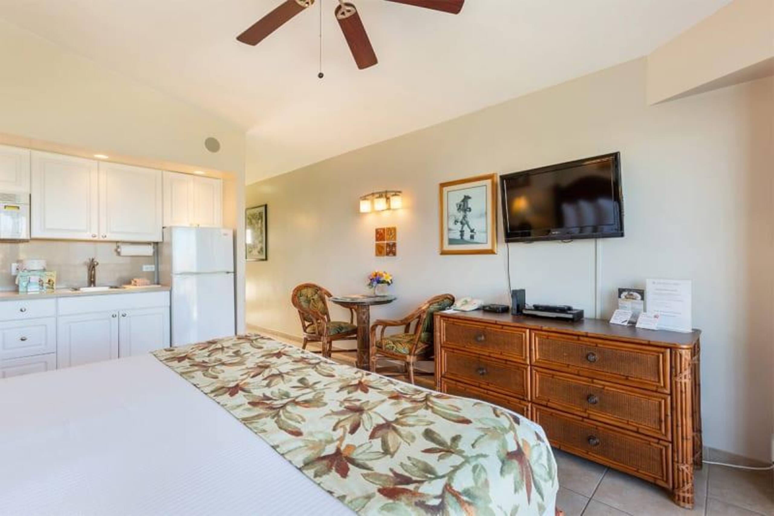 Condo in Honolulu · ★4.6 · Studio · 1 bed · 1 private bath - Image 8