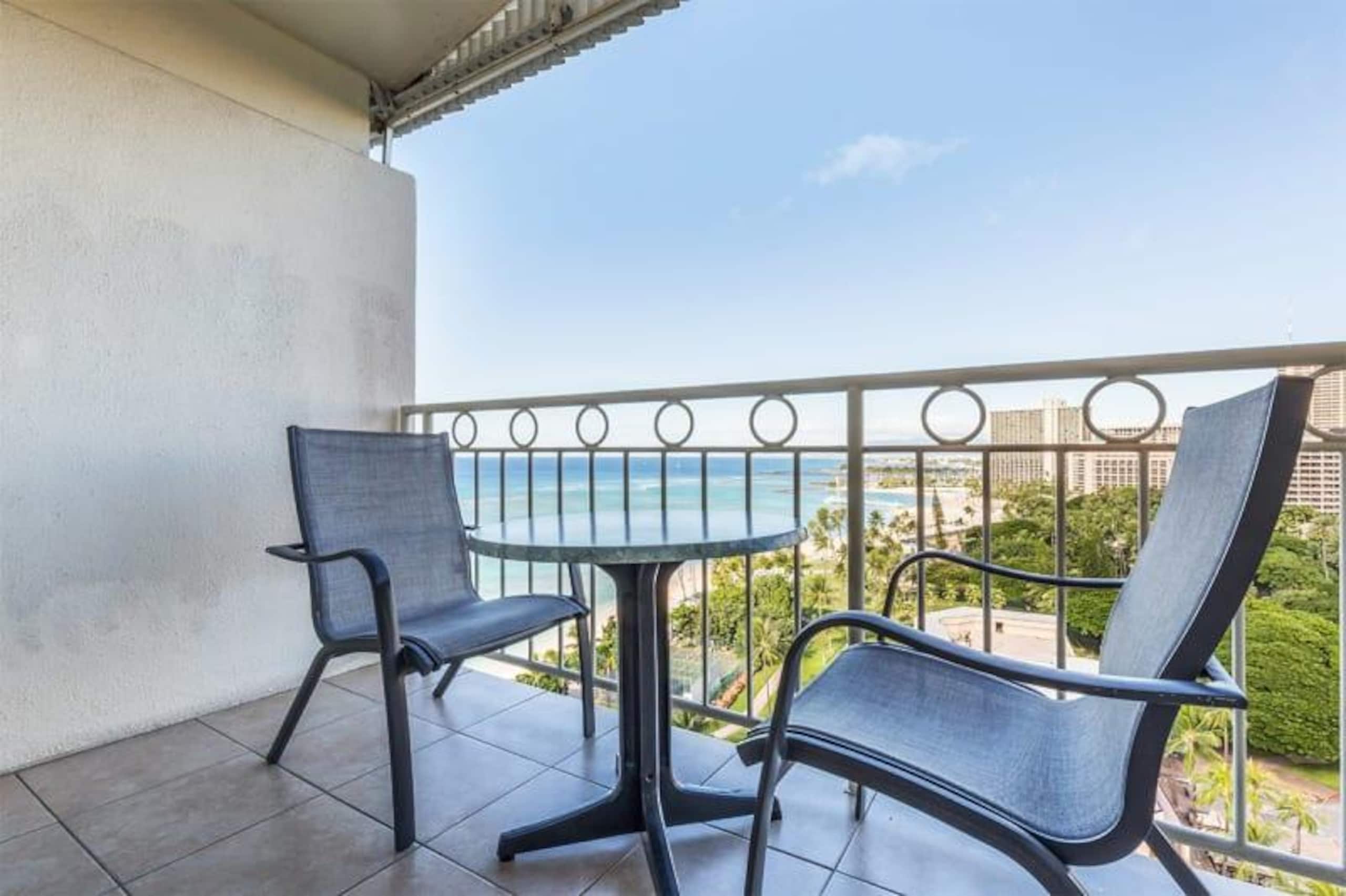 Condo in Honolulu · ★4.6 · Studio · 1 bed · 1 private bath - Image 4