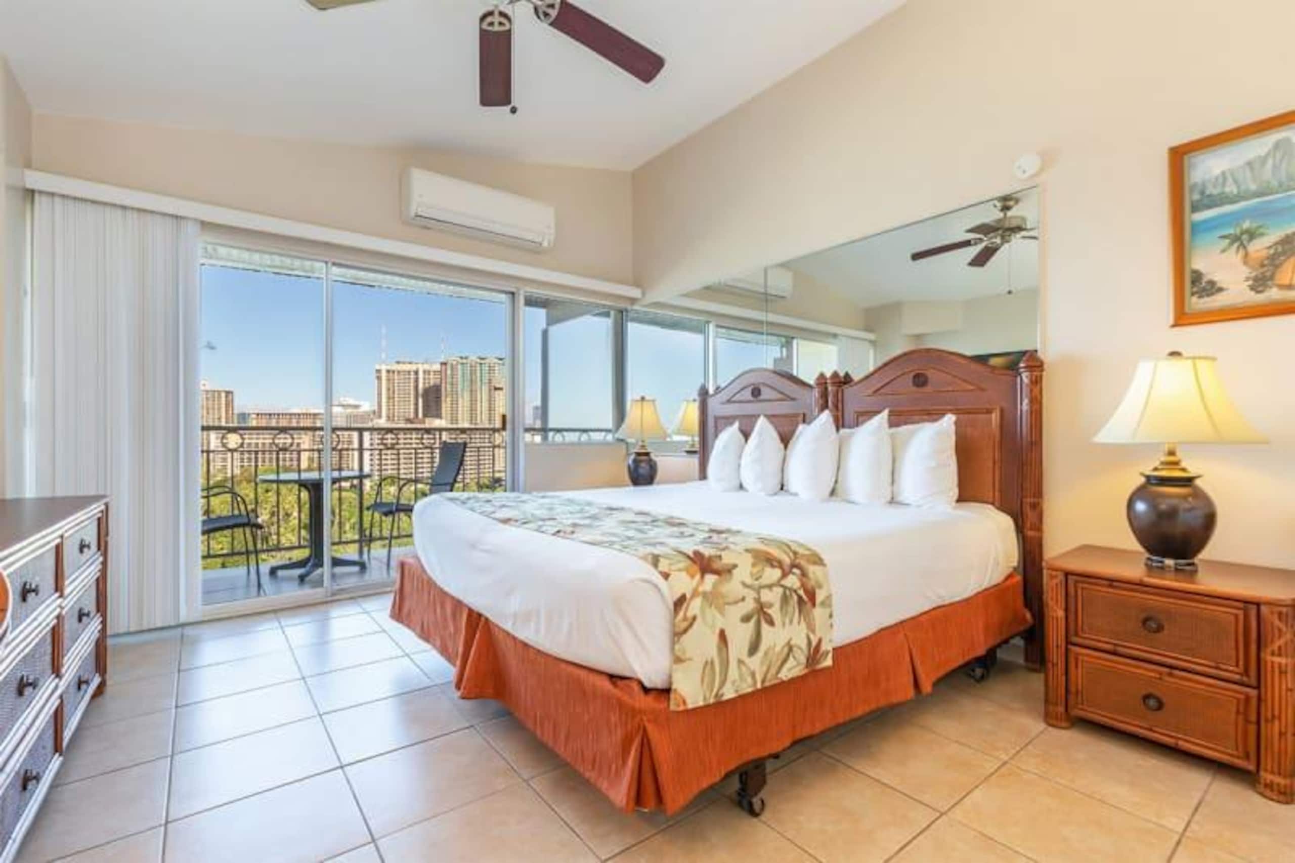 Condo in Honolulu · ★4.6 · Studio · 1 bed · 1 private bath - Image 6