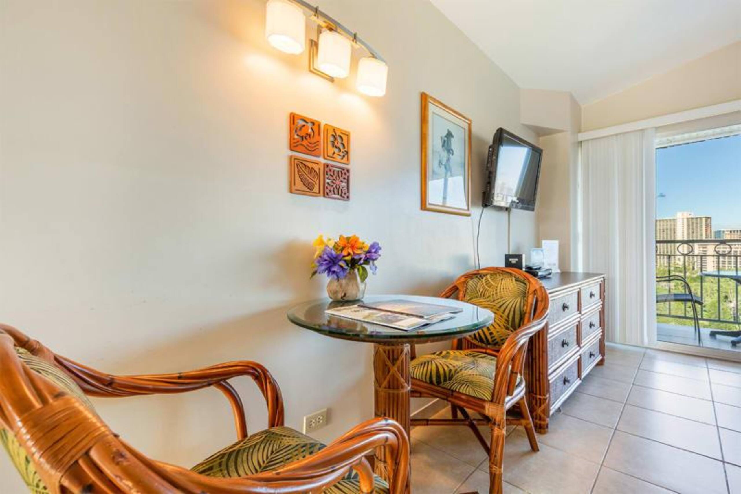Condo in Honolulu · ★4.6 · Studio · 1 bed · 1 private bath - Image 1