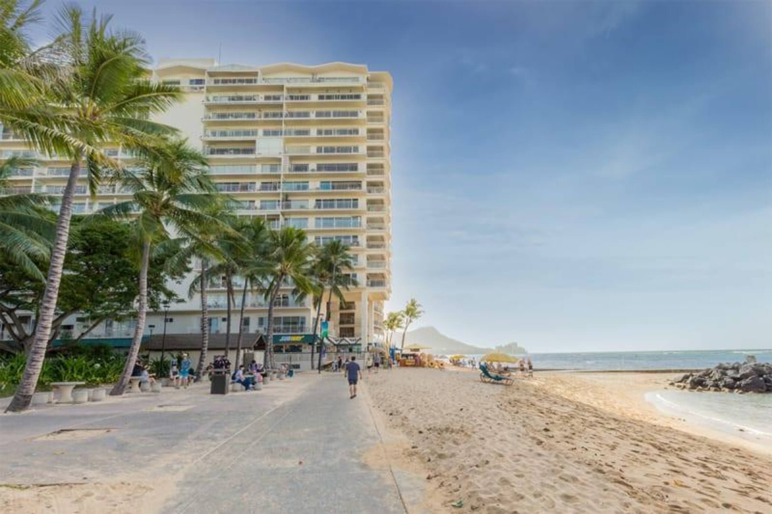 Condo in Honolulu · ★4.6 · Studio · 1 bed · 1 private bath - Image 19