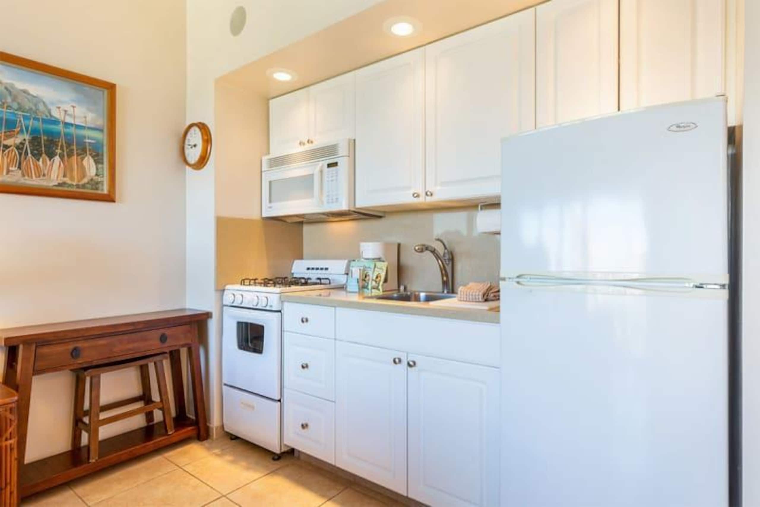 Condo in Honolulu · ★4.6 · Studio · 1 bed · 1 private bath - Image 9